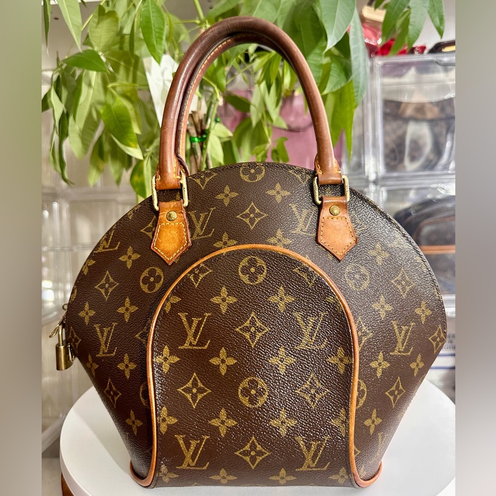 Louis Vuitton
LV Monogram Ellipse PM petit Vintage